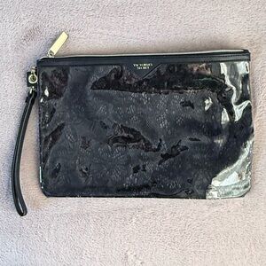 (NEW) VICTORIA’S SECRET Clutch with Interior Black Lace Detail